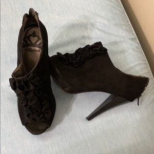 Fergalicious by Fergue size 6 heels
